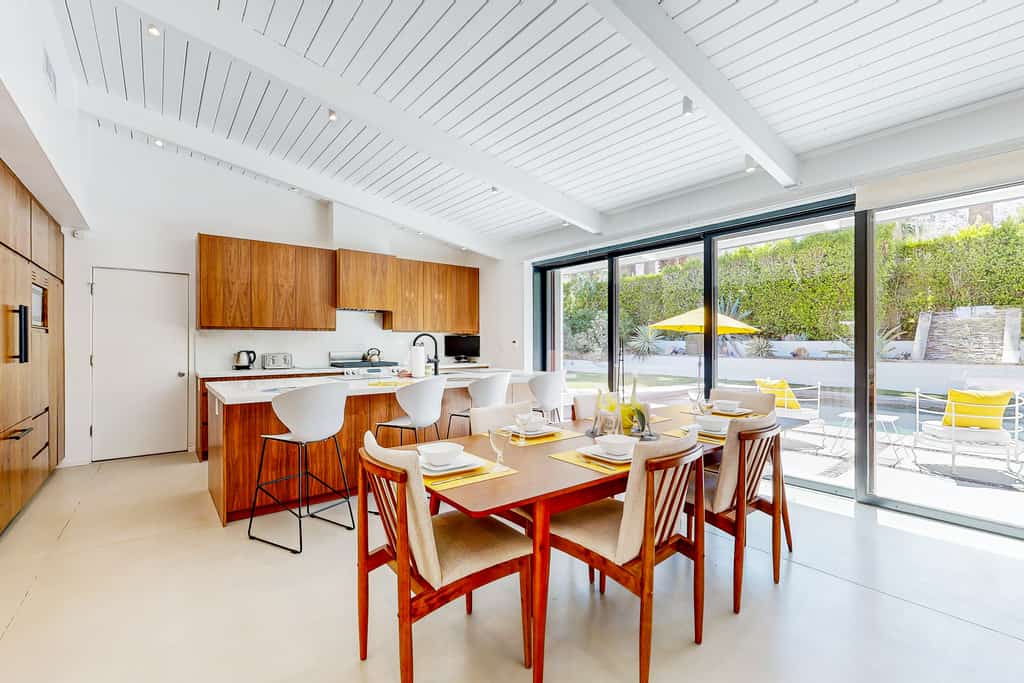 Deluxe Vista Las Palmas home w/private pool & spa - close to downtown
