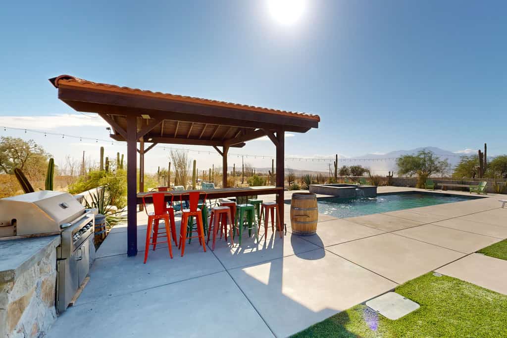 Saguaro Gardens desert retreat on 5 acres with pool, pool spa, & casita