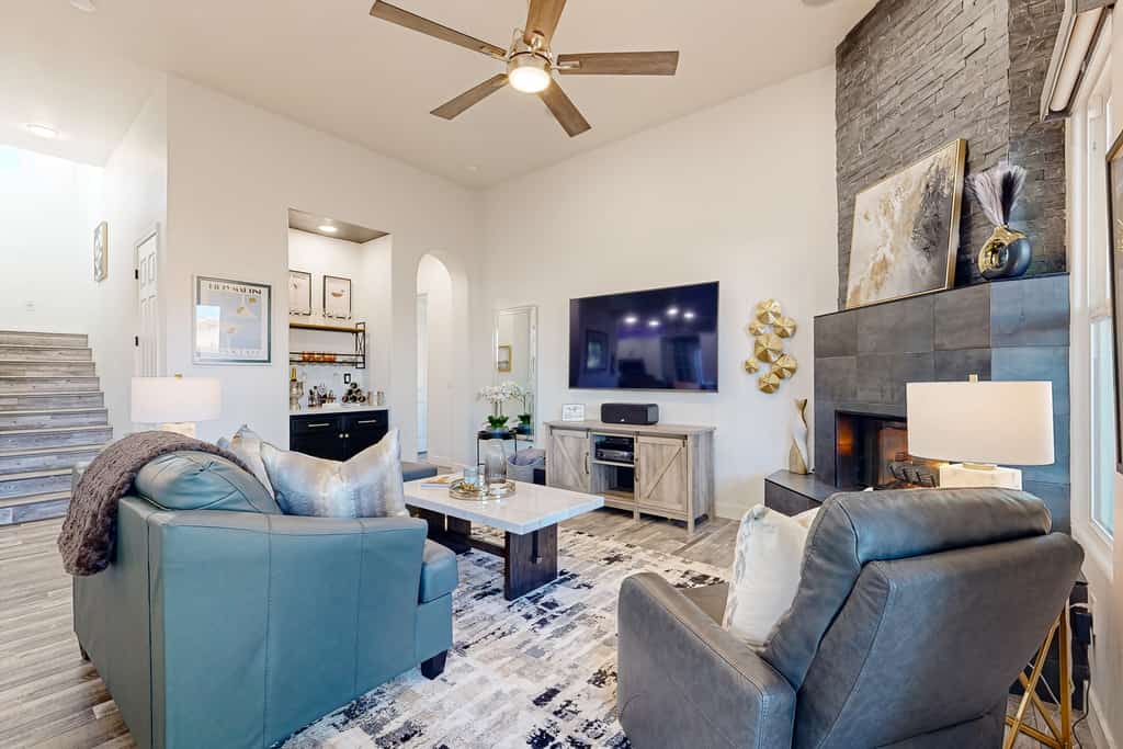 Beautiful home with private pool, hot tub, and outdoor games - golf nearby