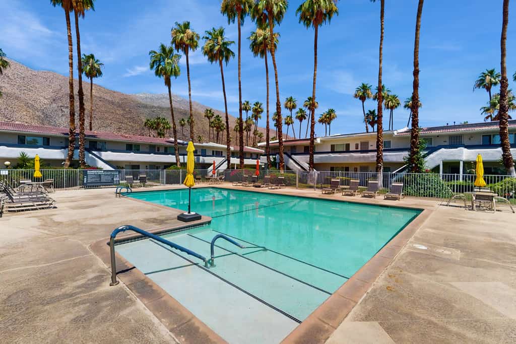 Mountain View Condo Close to Downtown with Balcony & Shared Pool/Spa/Tennis