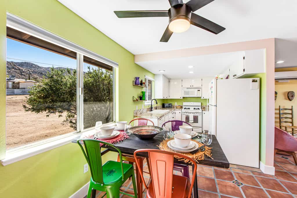 Centrally located dog-friendly desert home with swing set, books & enclosed yard