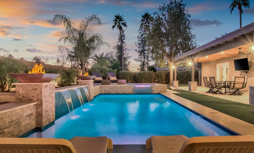 Modern paradise with private pool, firepit, putting green, game room & AC