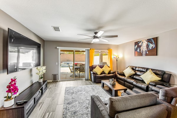 Modern home near lake with private pool, fenced yard & W/D - dog-friendly
