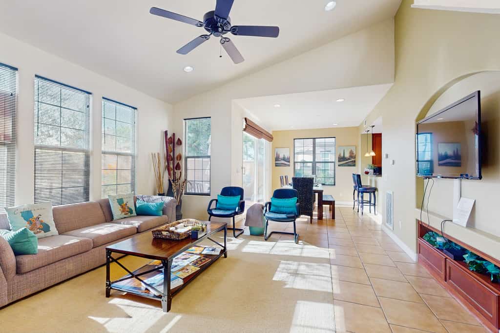 Two story home w/ patio, grill, mountain views & community saltwater pool