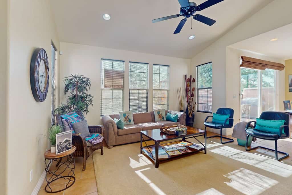 Two story home w/ patio, grill, mountain views & community saltwater pool