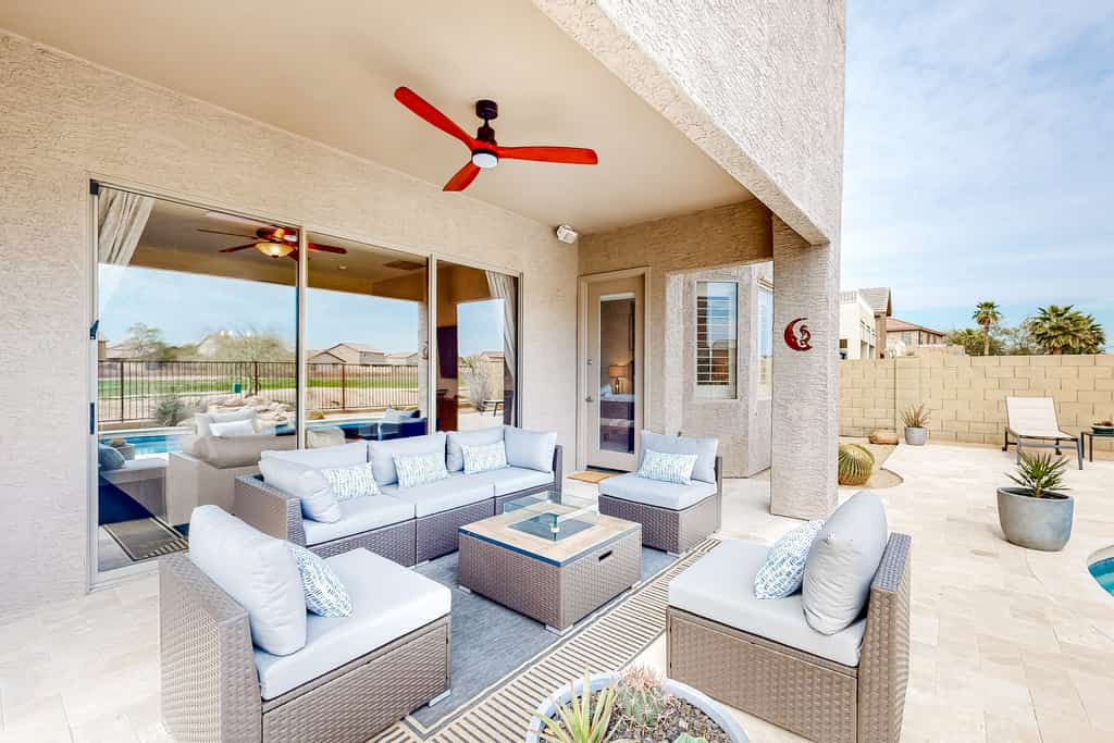 Inviting, dog-friendly home with pool, enclosed yard, firepit & fast WiFi