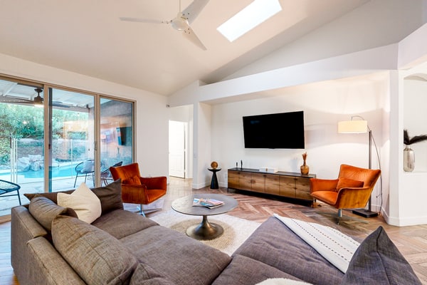 Fantastic home with private heated pool, grill, Ping-Pong & enclosed backyard