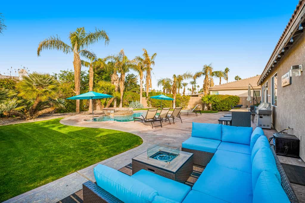 Dazzling retreat w/ a pool, grill, firepit, game room, & W/D - snowbird friendly