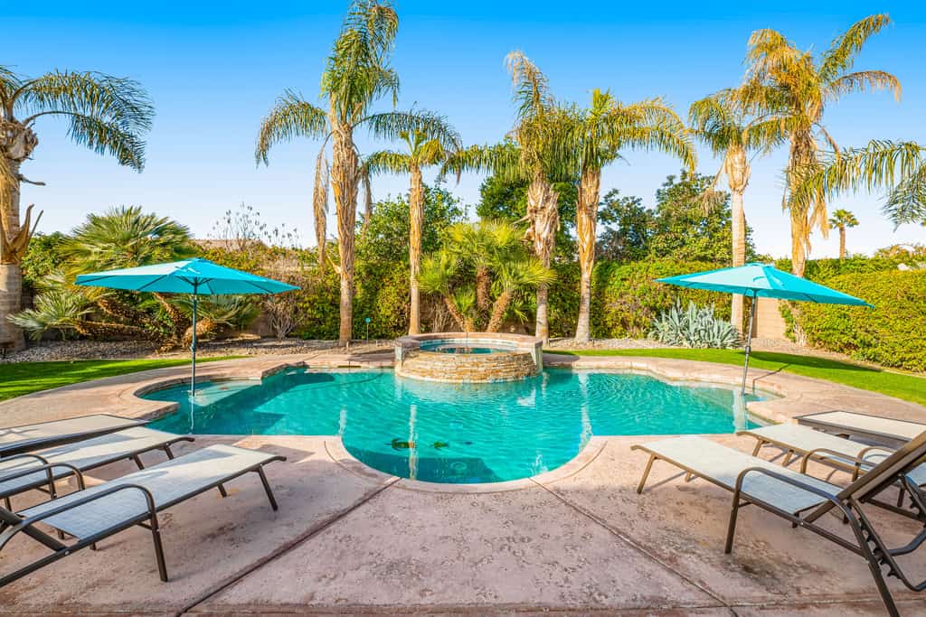 Dazzling retreat w/ a pool, grill, firepit, game room, & W/D - snowbird friendly