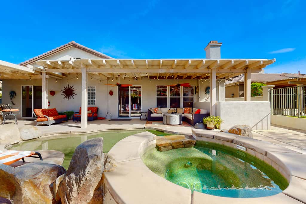 Life by the Palms