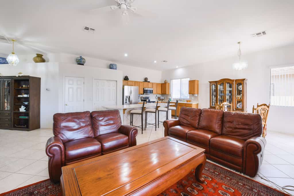 Dog-friendly spacious home with patio, enclosed yard and Golf nearby