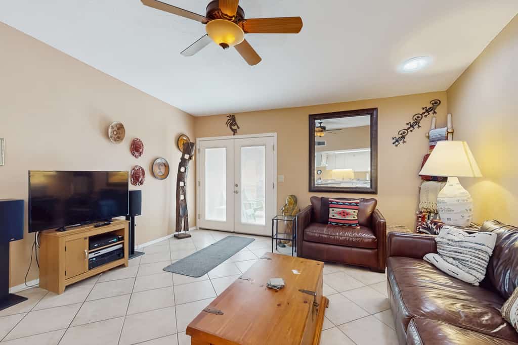 Dog-friendly Sedona town home, walking distance to shops & surrounded by beauty
