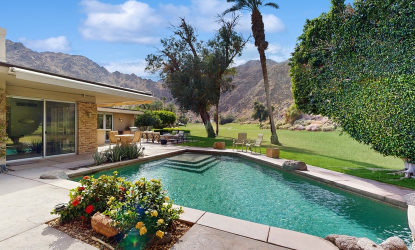 Exquisite retreat with pool, spa, fireplace, golf & mountain view, dog-friendly!