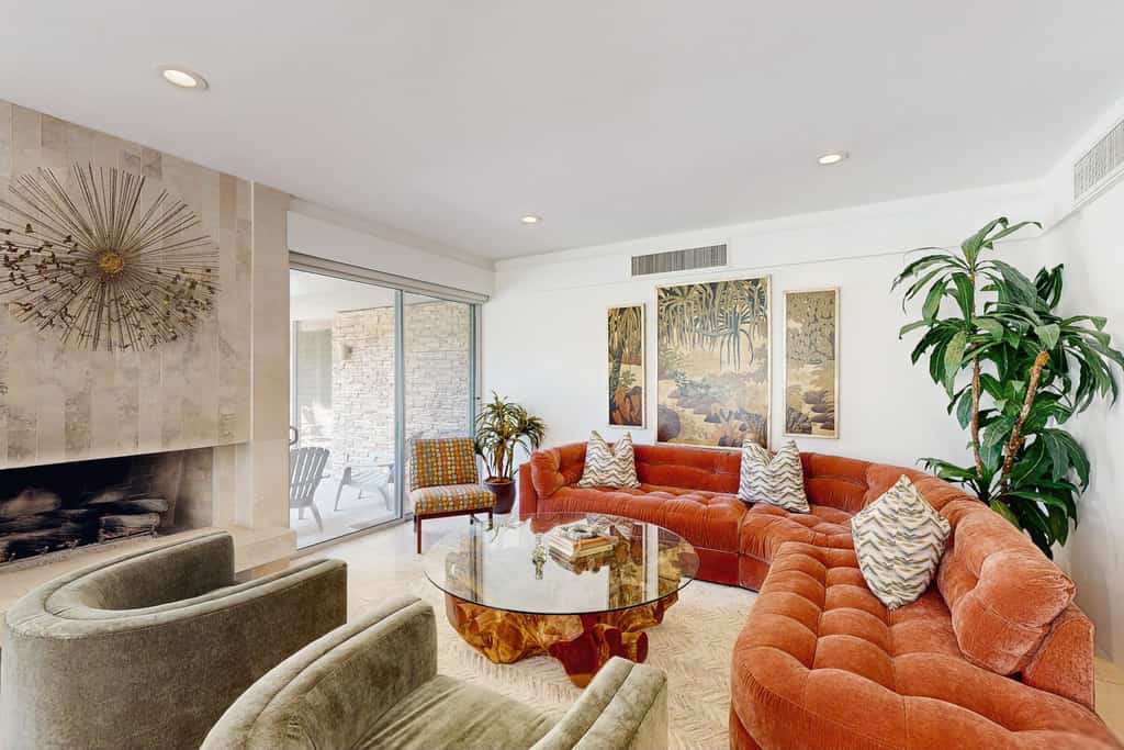 Exquisite retreat with pool, spa, fireplace, golf & mountain view, dog-friendly!