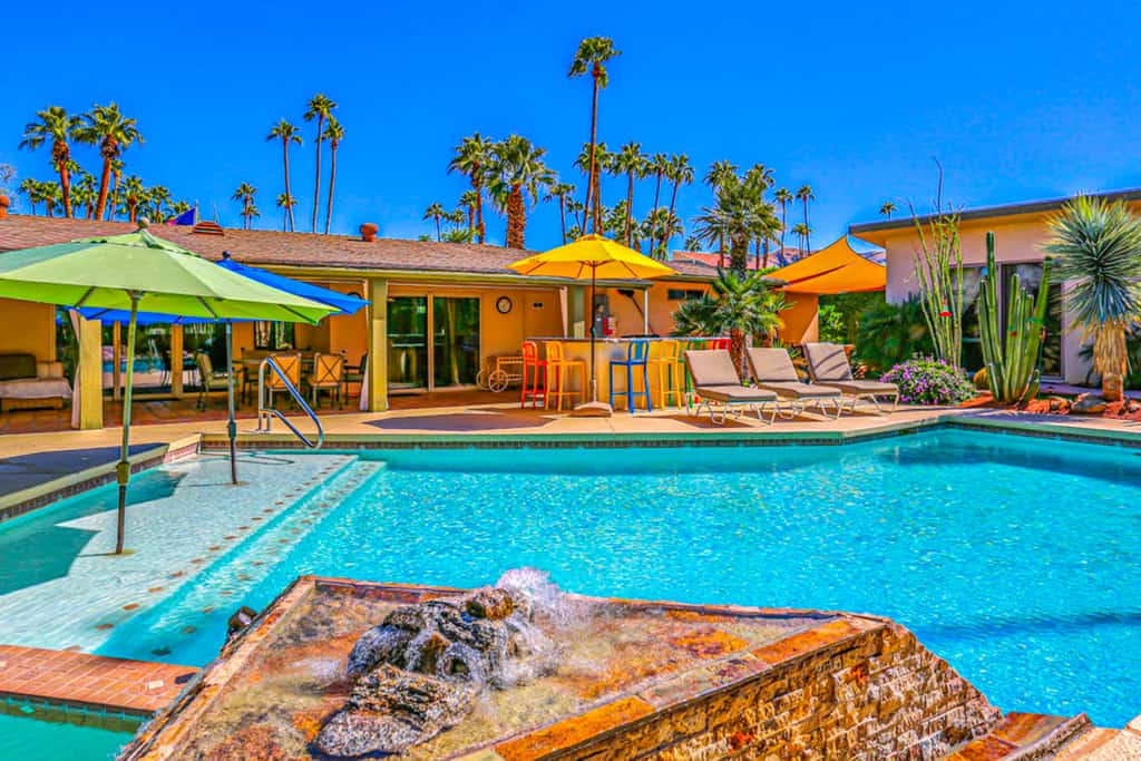 Spacious & luxurious dog-friendly home w/private pool spa & outdoor heated pool