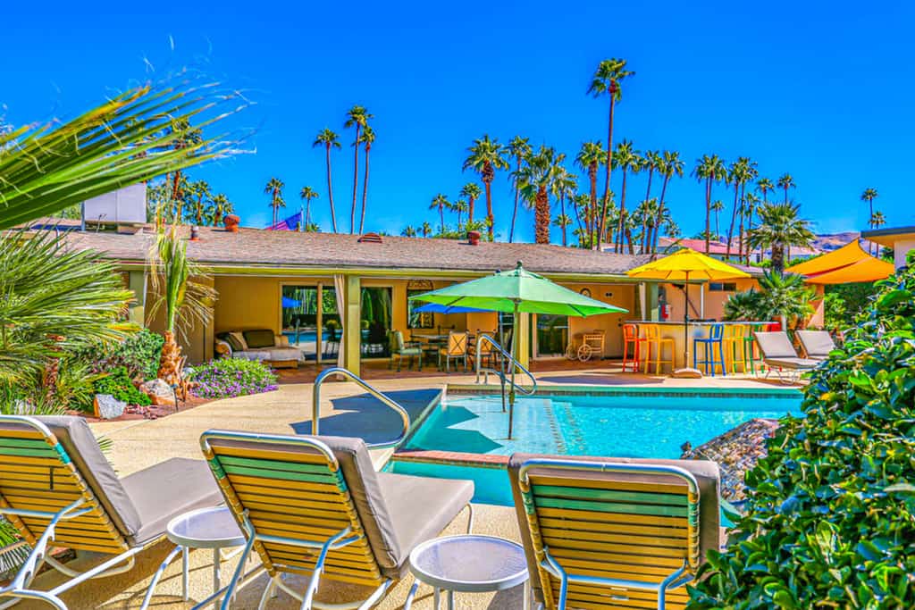 Spacious & luxurious dog-friendly home w/private pool spa & outdoor heated pool