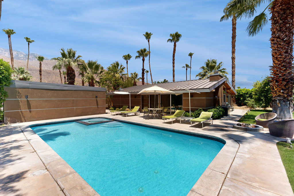 Twin Palms Mid-century Escape - 1983