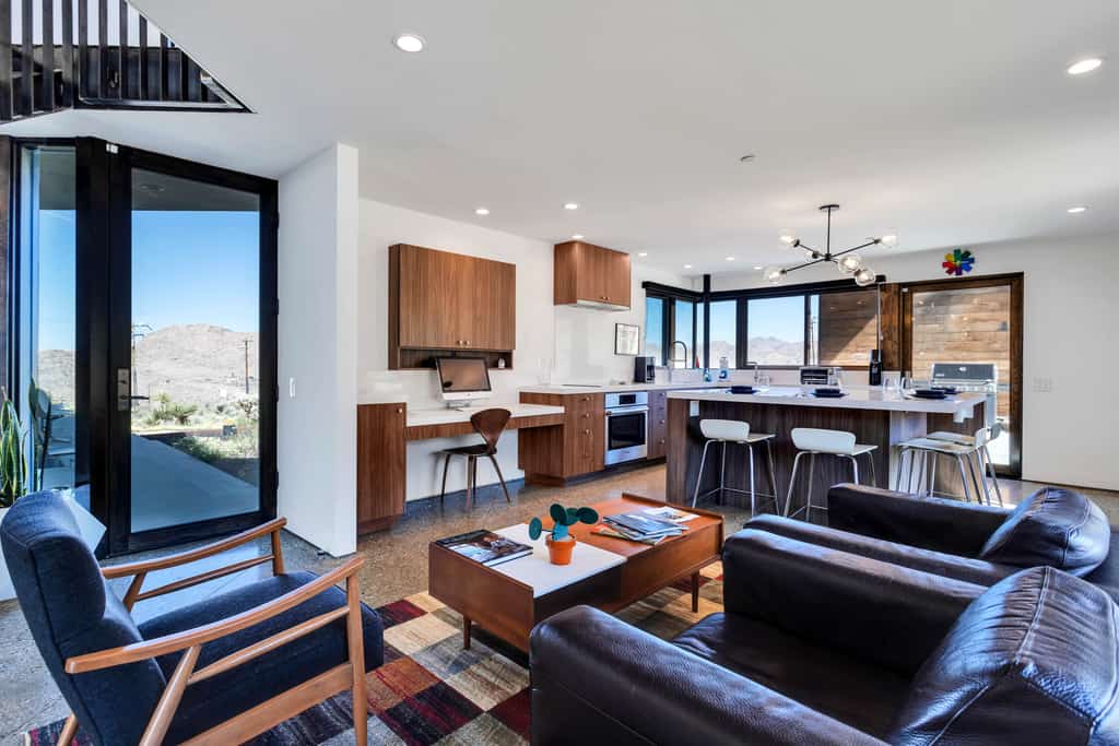 Desert stunner in Joshua Tree with mountain view - near town & park entrance