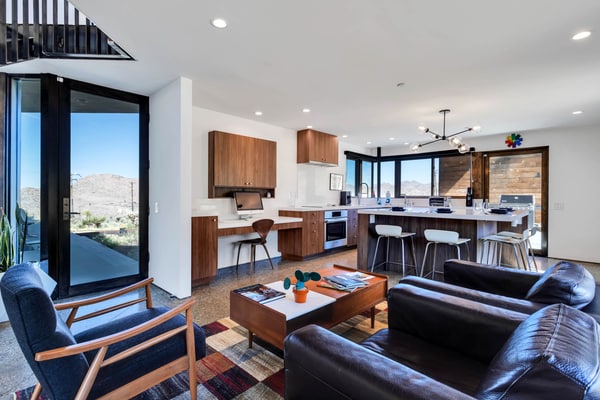 Desert stunner in Joshua Tree with mountain view - near town & park entrance