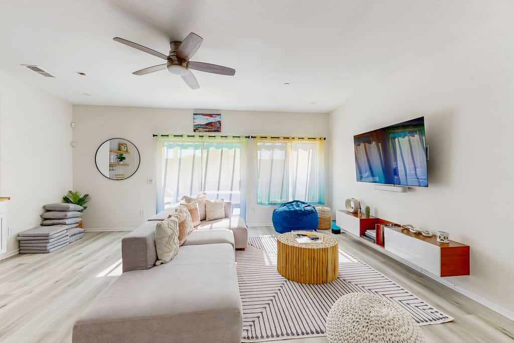 Luxe Palm Springs home with pool, covered outdoor kitchen, & mtn views, dogs OK