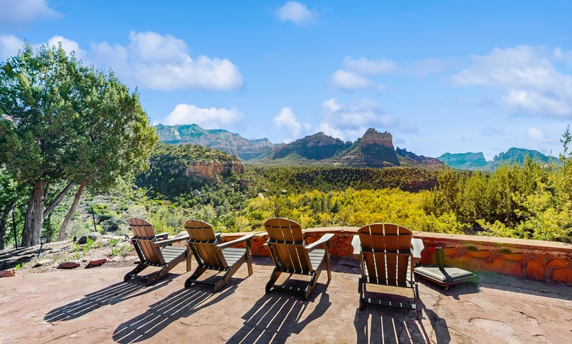 Beautiful Sedona home with large country kitchen & amazing, 280-degree views