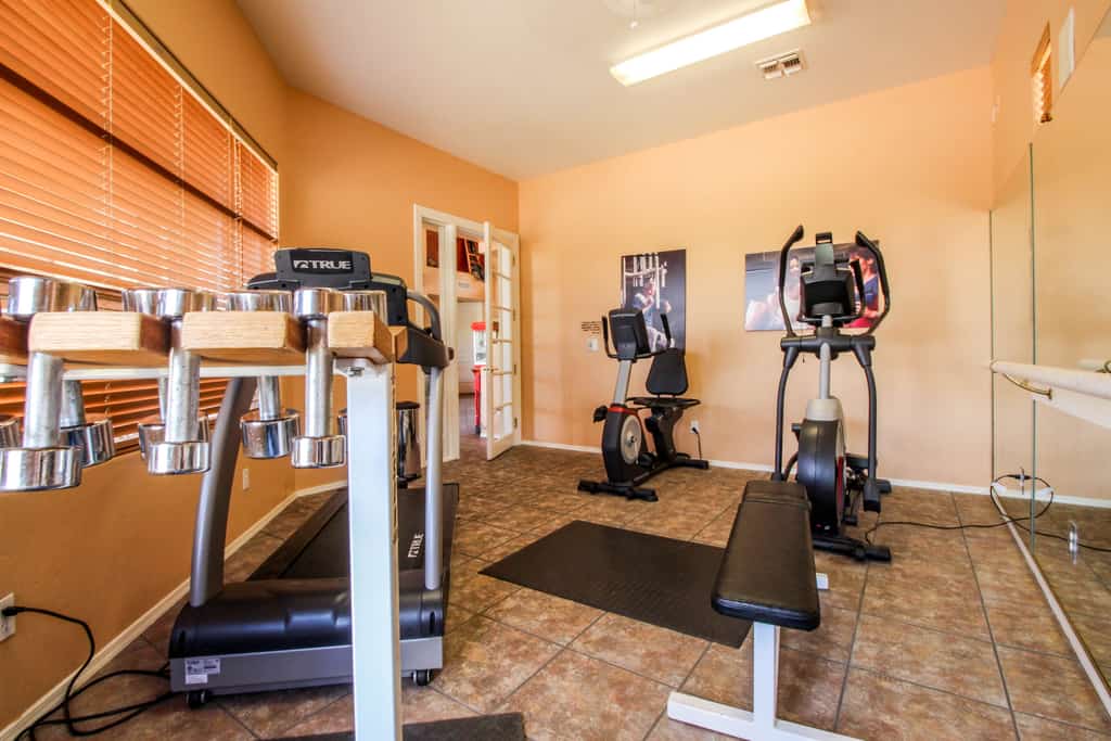 Lovely condo with patio, desert views, pool, hot tub & gym