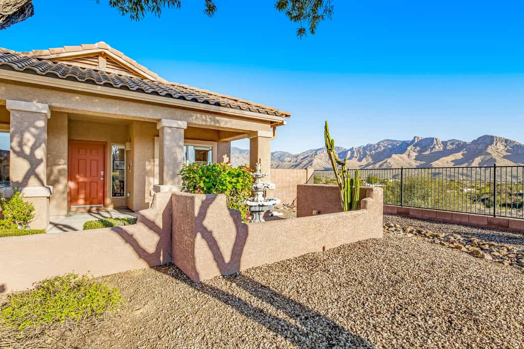 Desert oasis with mountain-views, private patio, grill, washer/dryer, & AC