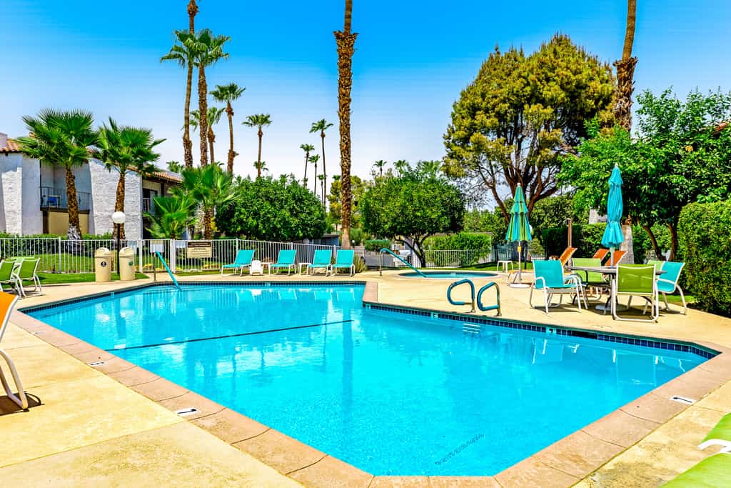 Modern condo with mountain view, private balcony, pools