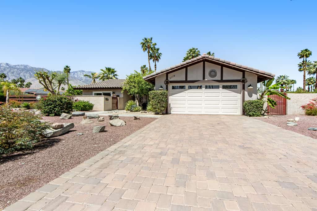 Tranquil dog-friendly retreat w/ private pool & spa, courtyard, & mountain views