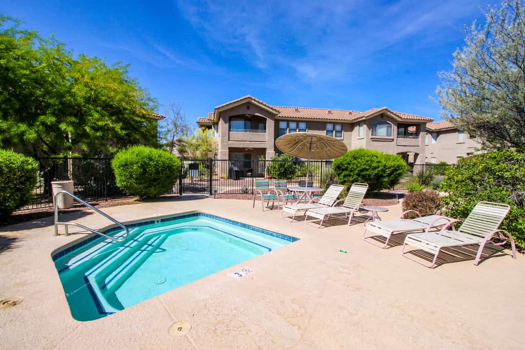Dog-friendly condo close to hiking with outdoor pool, hot tub & fitness room