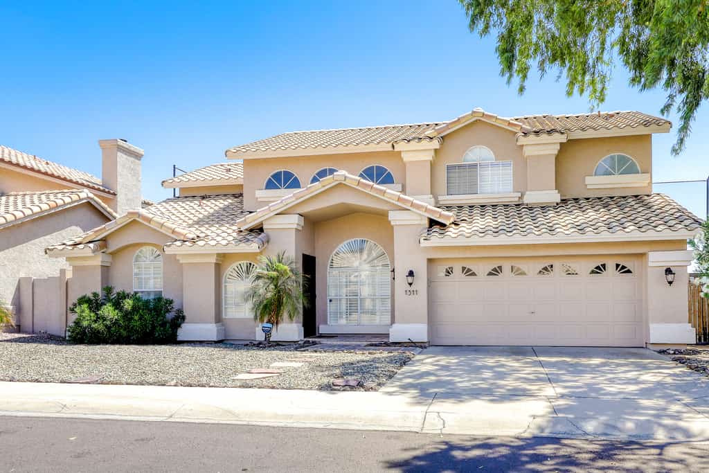 Delightful golf escape with pool, lawn games, pool table, fast WiFi & central AC