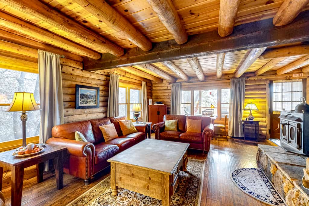 Secluded mtn-view cabin with deck,hot tub, grill, wood stove - dog-friendly