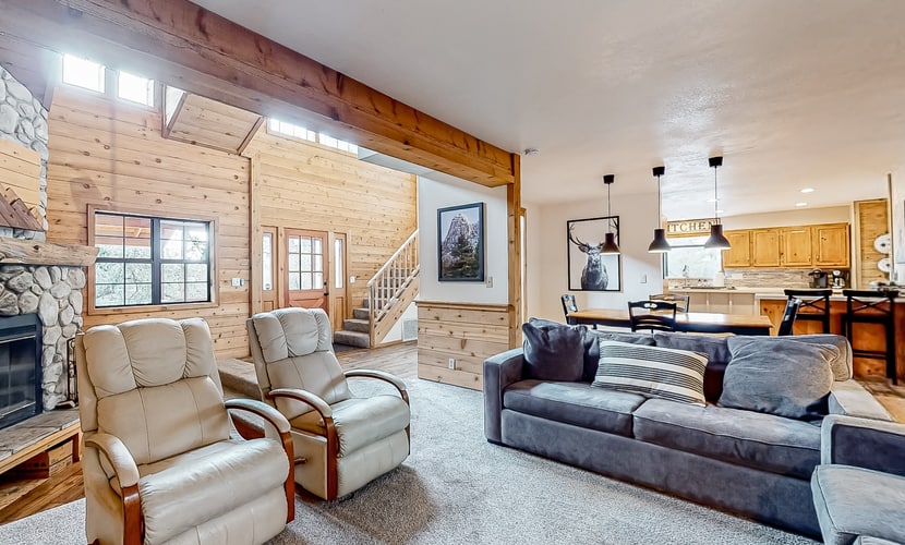 Charming dog-friendly home with covered deck, W/D, & mountain view
