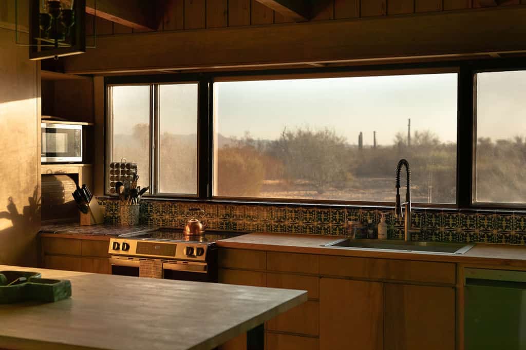 Midcentury Desert Oasis on 8-acres, amazing views, private patios, AC
