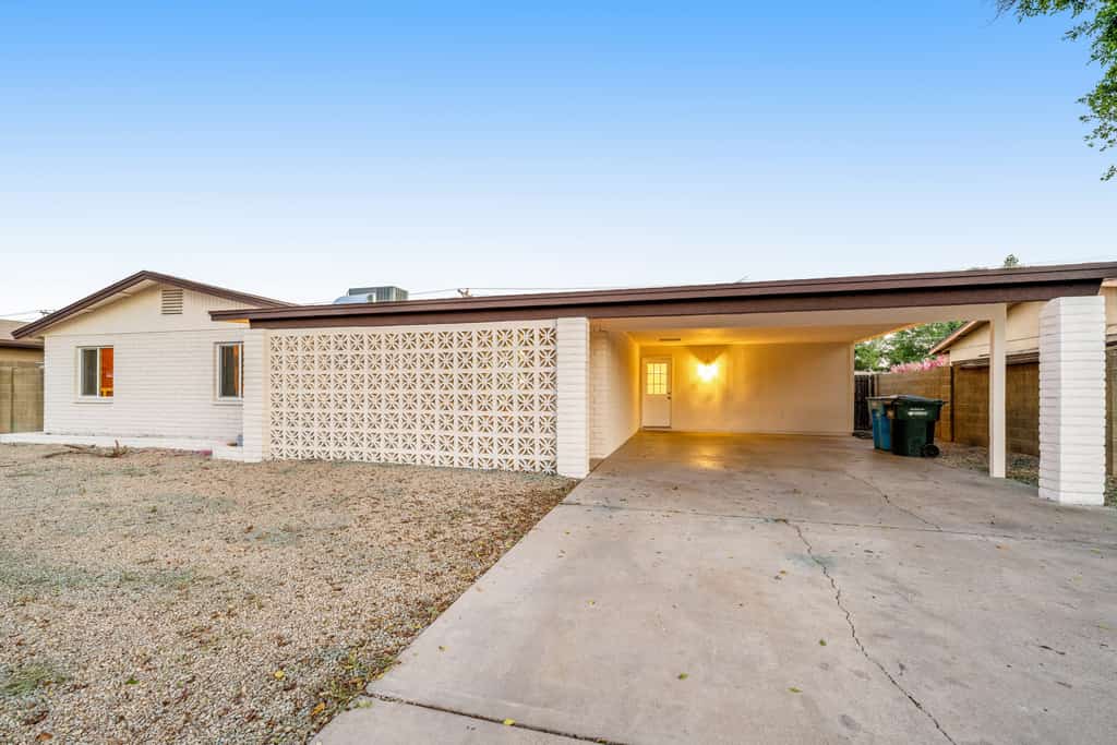 Groovy, dog-friendly ranch with pool, fenced yard, AC & W/D
