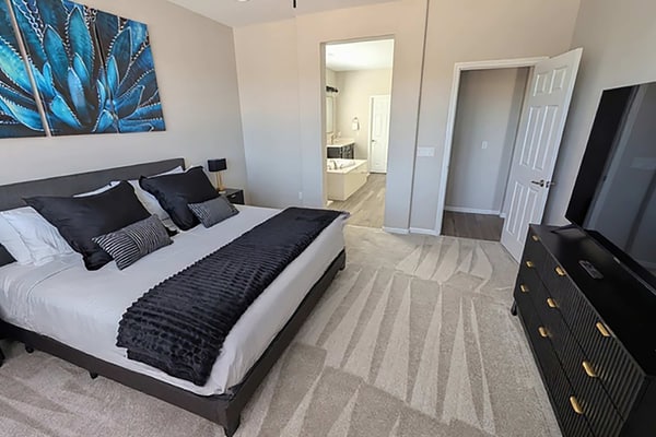 A perfect Arizona getaway in Dove Mountain w heated pool & gated community.