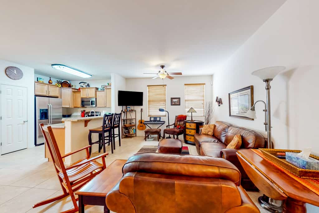 Desert retreat with enclosed yard, instruments, alfresco dining, grill, & W/D