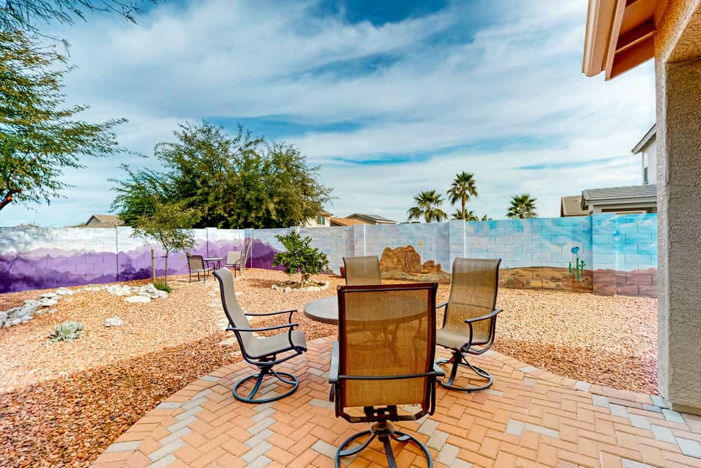 Desert retreat with enclosed yard, instruments, alfresco dining, grill, & W/D