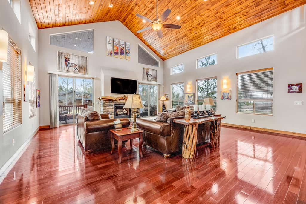 Spacious lakefront home with deck  & W/D