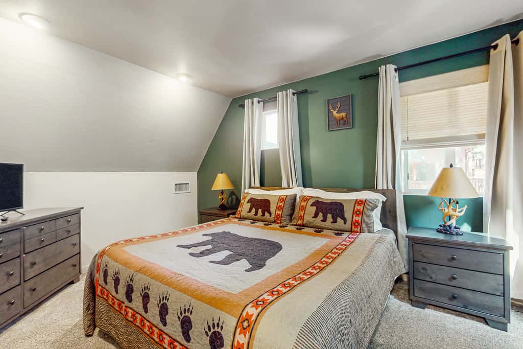 Acorn Lodge