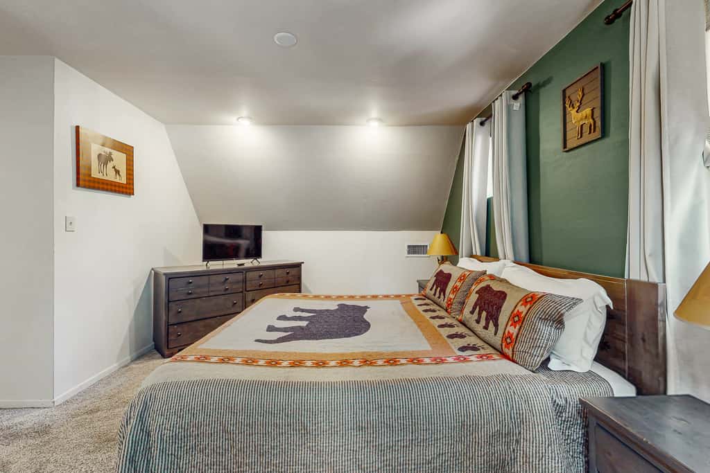Acorn Lodge