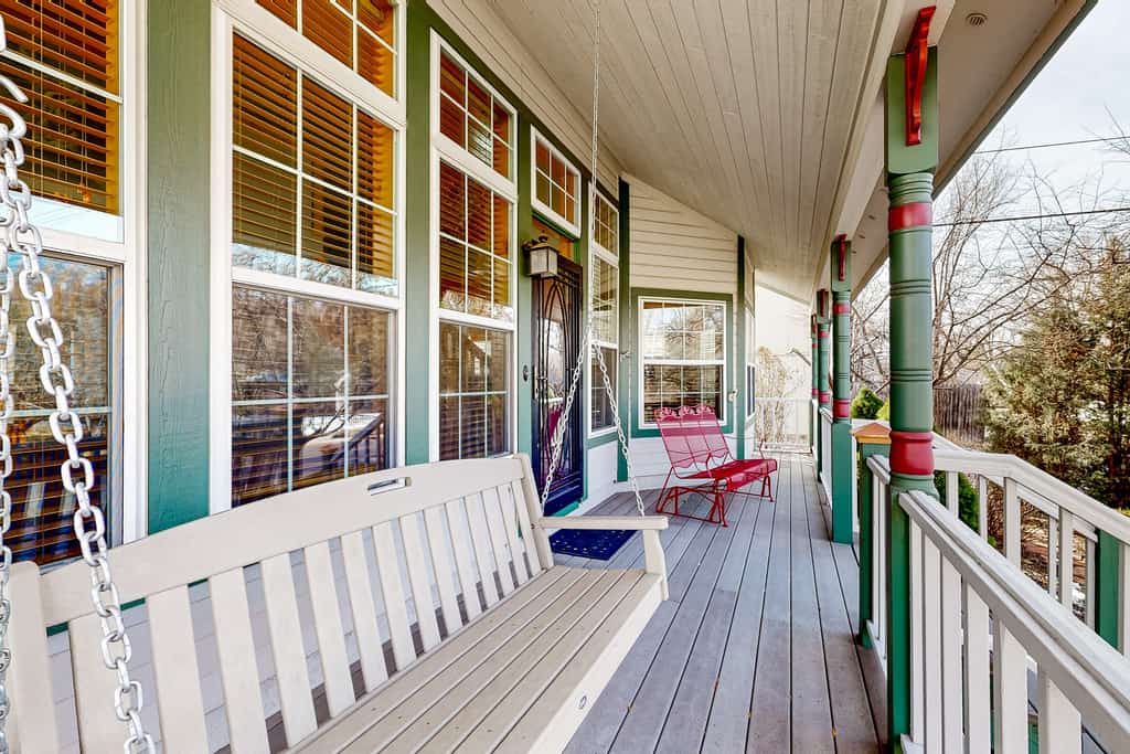 Dog-friendly downtown home with patio, grill, fireplace, gym equipment, & W/D