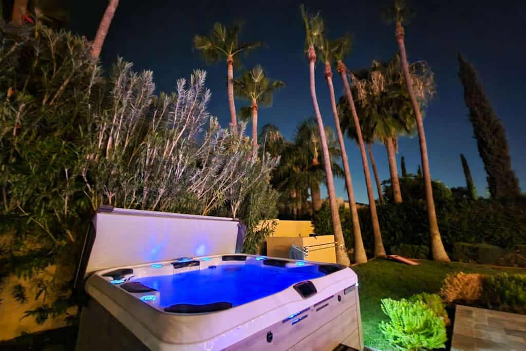 Spacious vacation rental with a private pool, a hot tub & AC