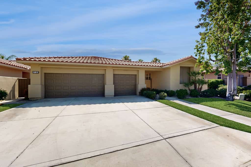 PGA west home with pool, gas grill spa and washer/dryer