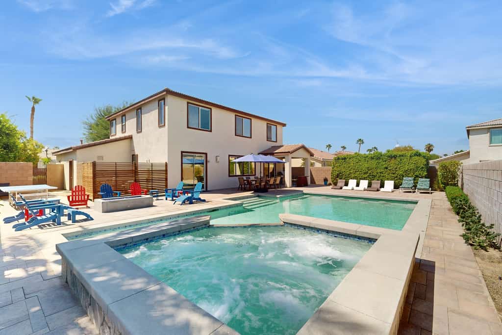 Beautiful house with private pool, pool table and outdoor firepit
