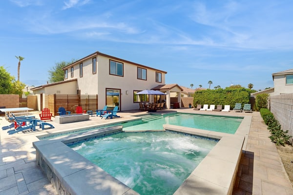 Beautiful house with private pool, pool table and outdoor firepit