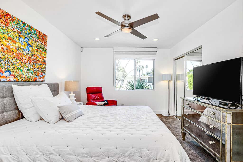 Palm Springs Timeless Beauty - 4240