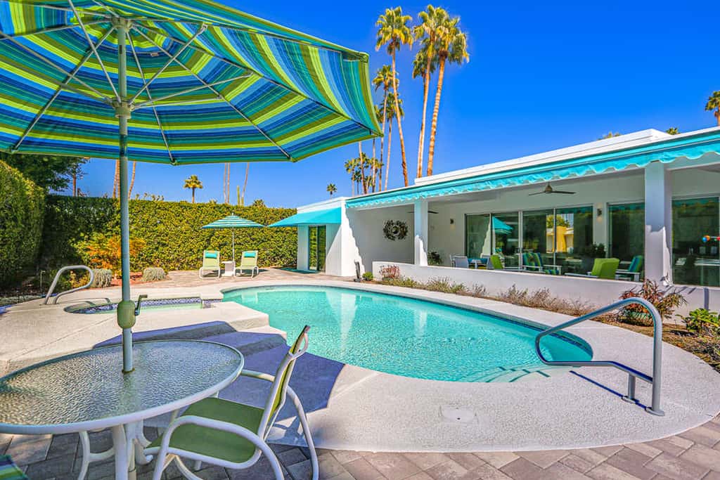 Palm Springs Timeless Beauty - 4240