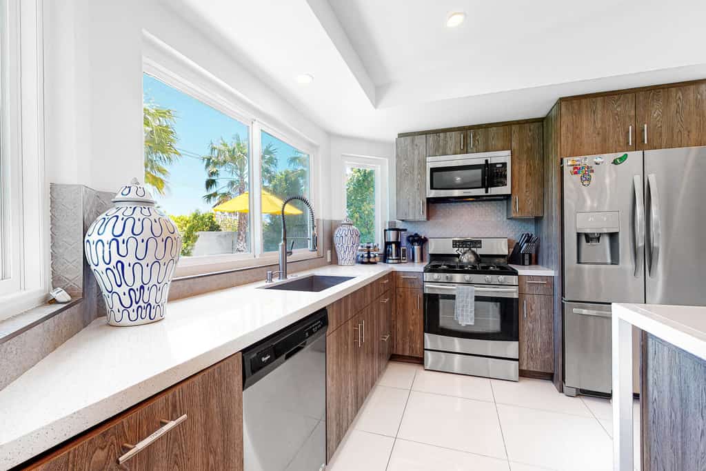 Newly-remodeled, family & dog-friendly house w/private pool spa & outdoor pool