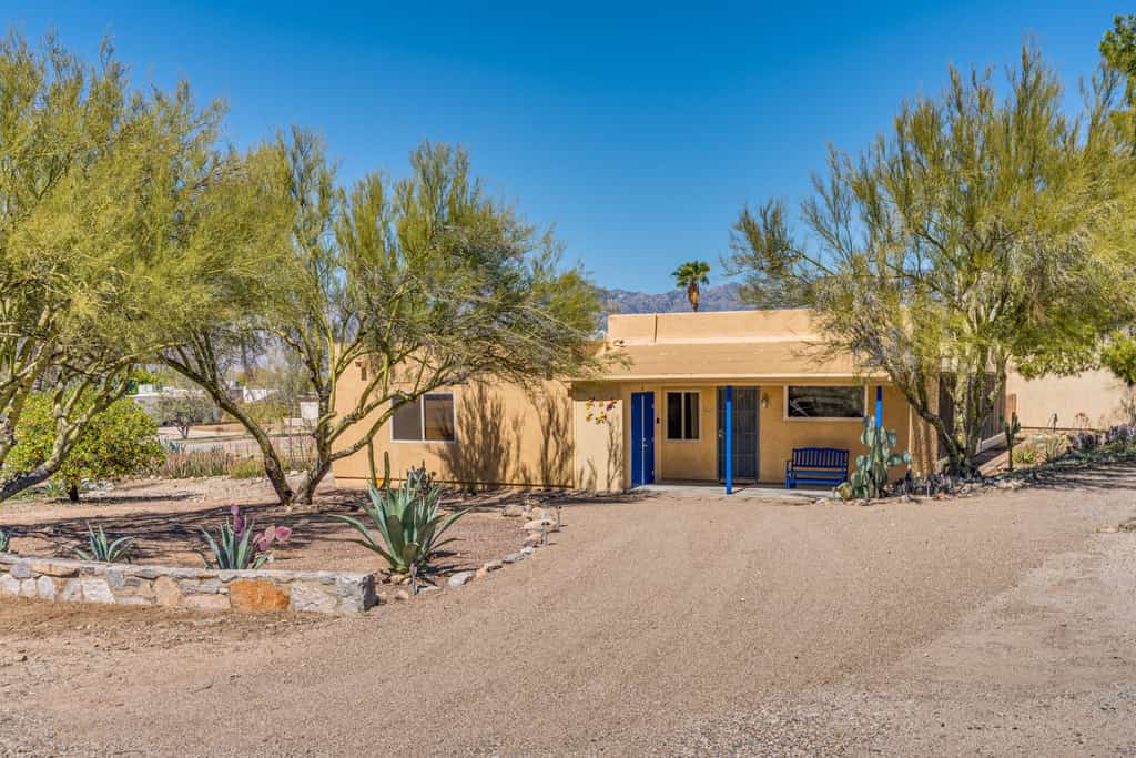 Eastside casita with free WiFi, central AC, private W/D, and kitchenette